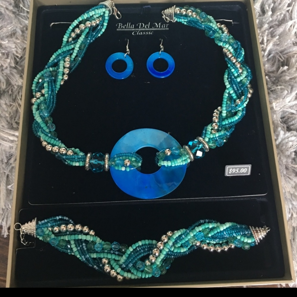 New Bella Del Mar (Macys) necklace set